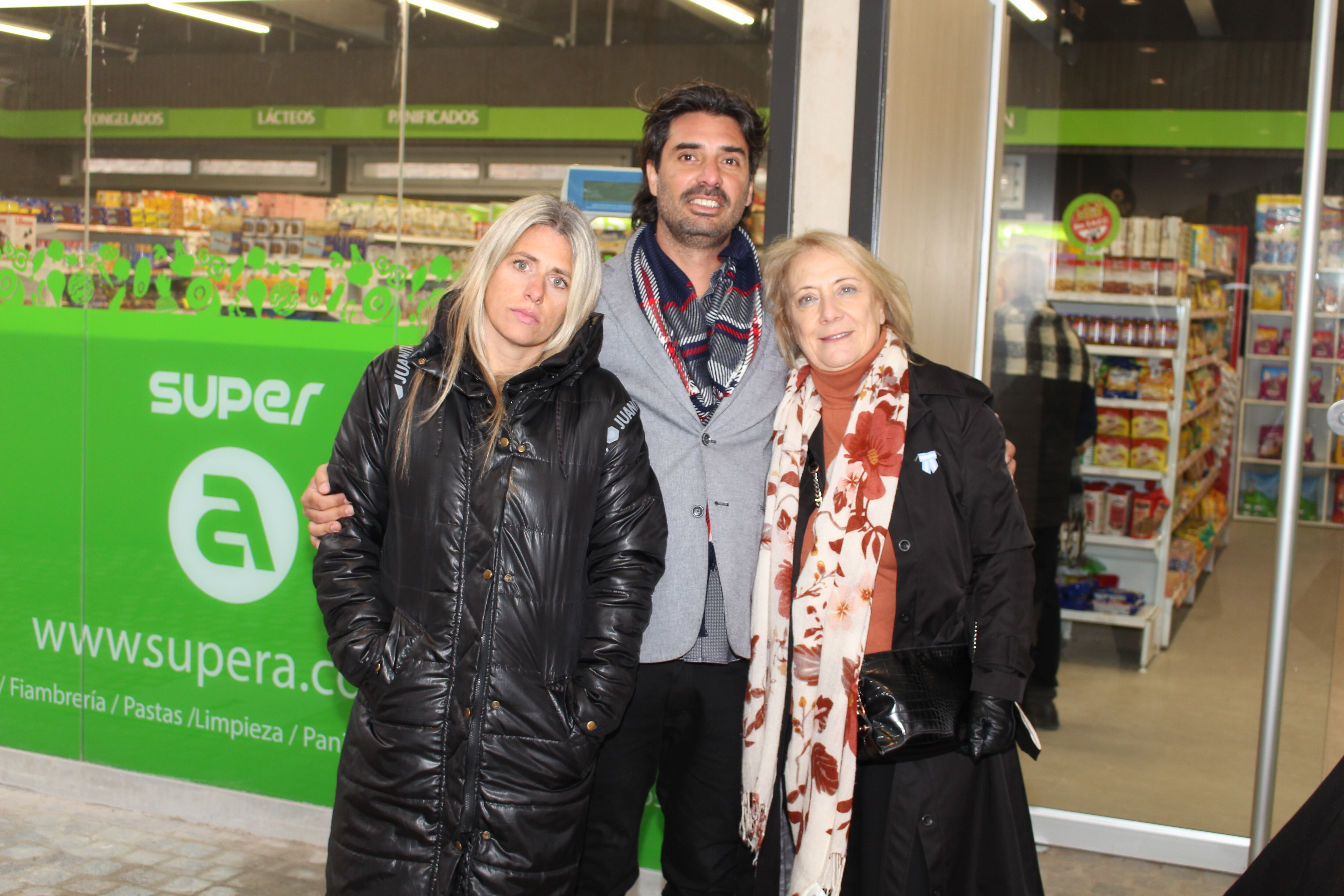 Silvia, Matías y Marina Abraham.