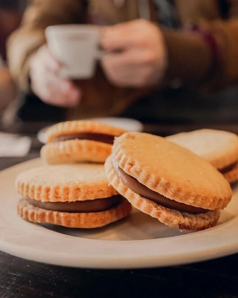 Con pocos ingredientes podrás crear estos alfajores sableé.