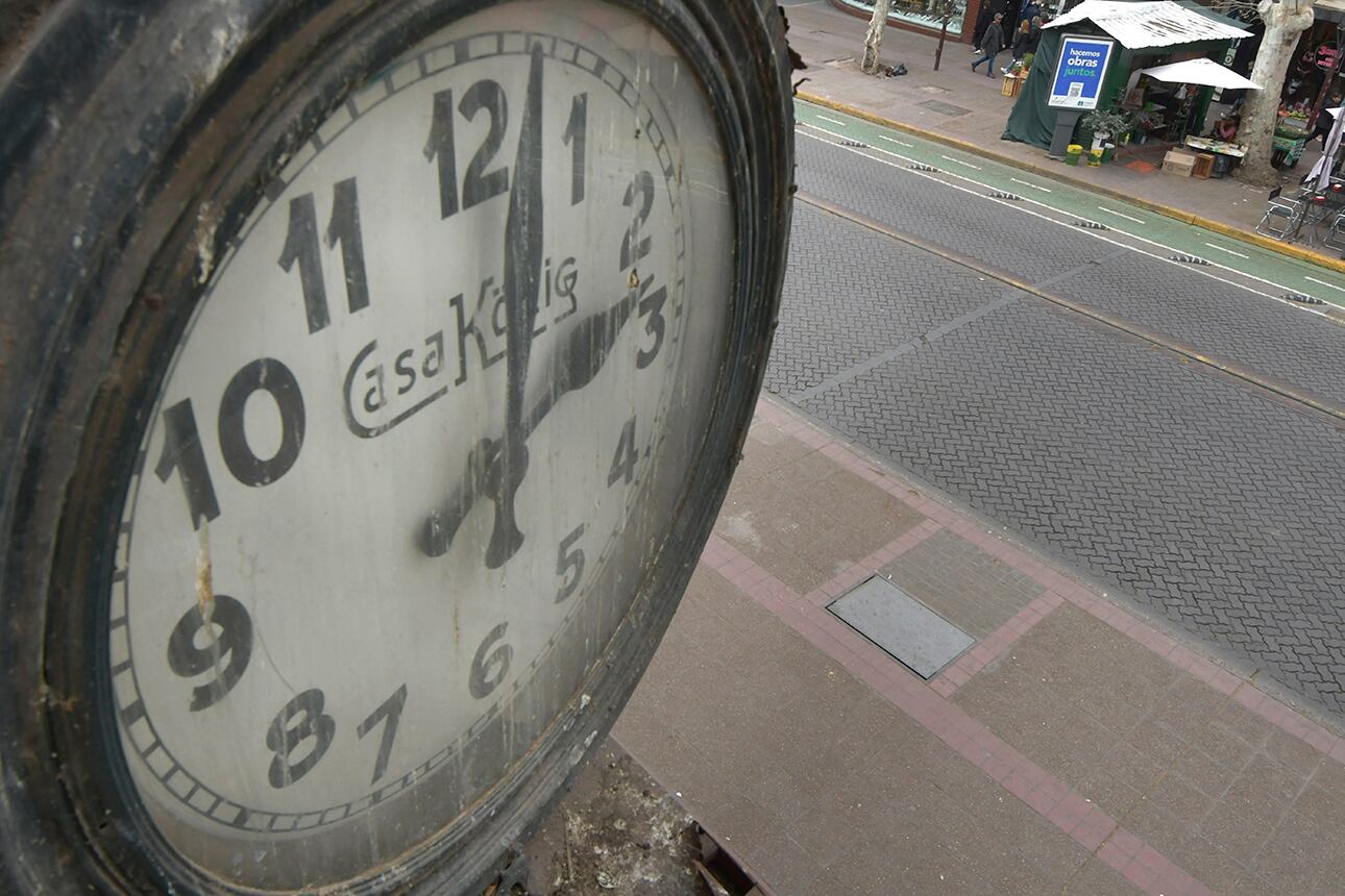 Reloj de la ex Casa König. Foto: Orlando Pelichotti