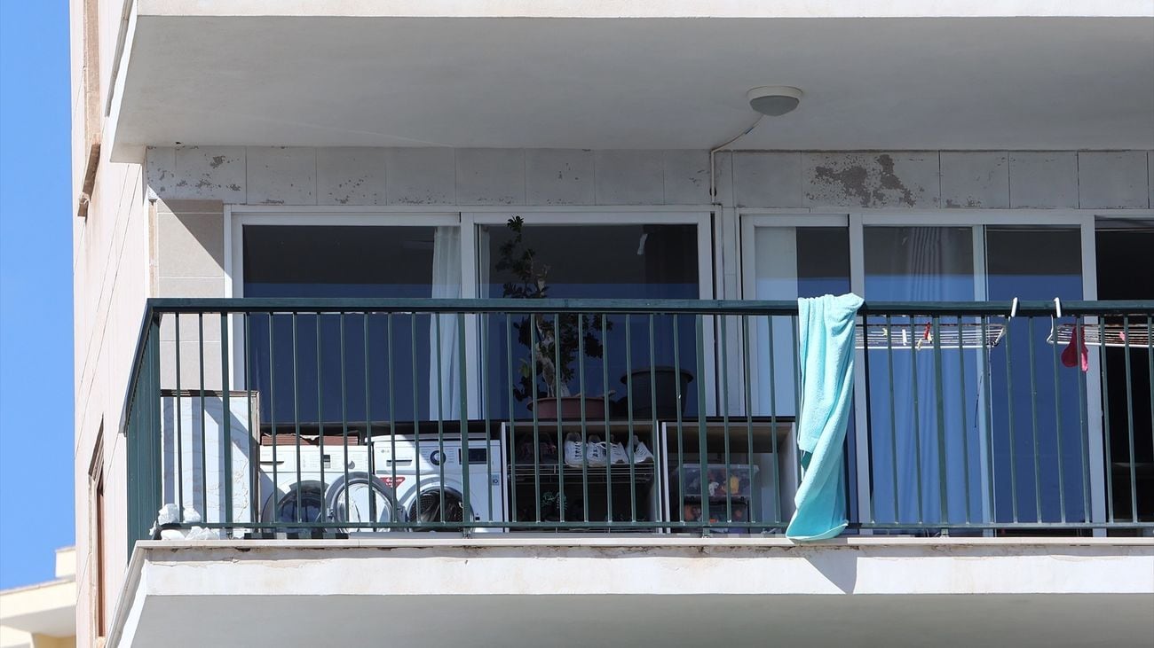 Ante la ausencia de control, el niño encontró la oportunidad para aventurarse a la terraza y meterse dentro del electrodoméstico