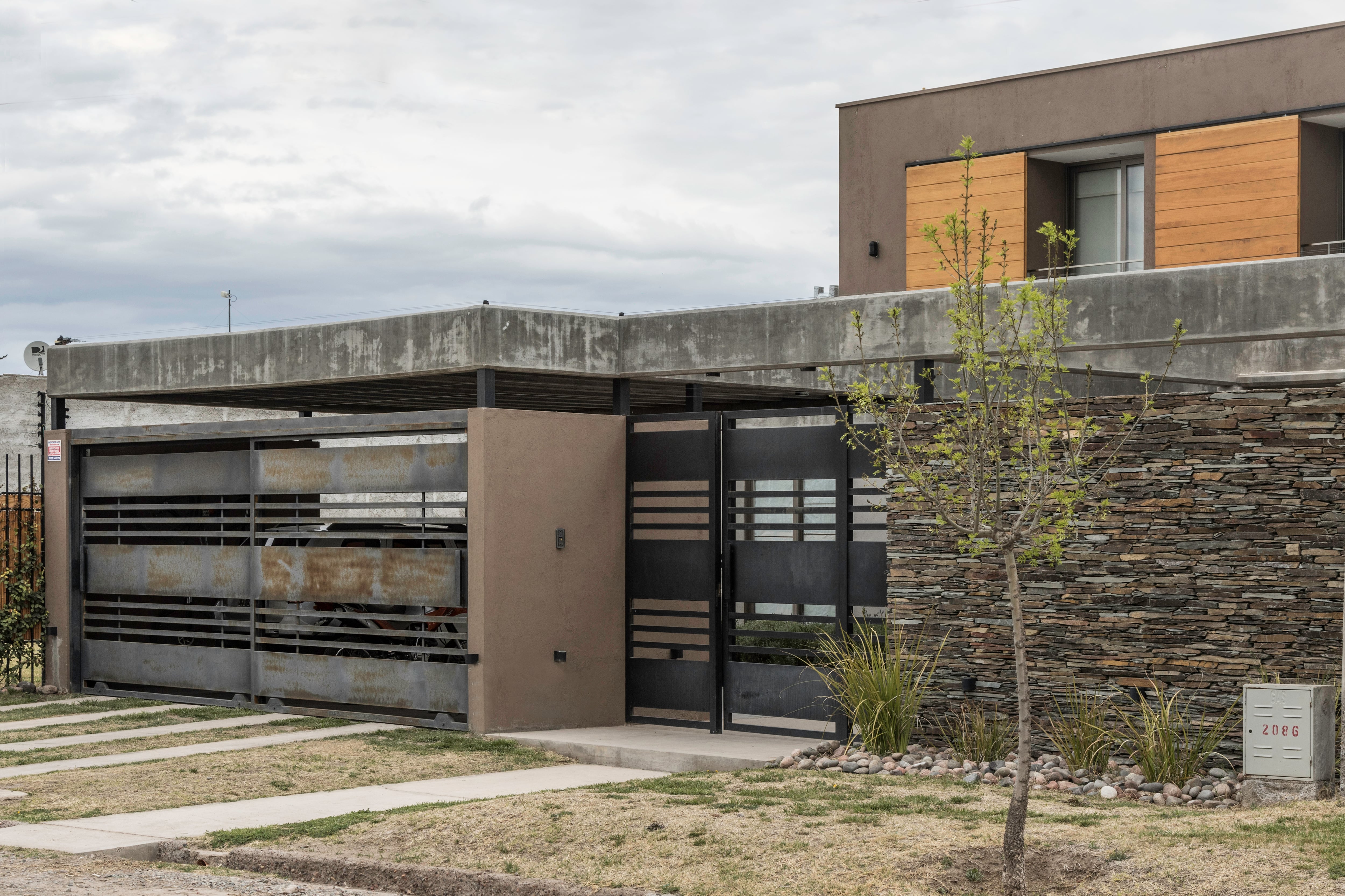 Casa PI, UNOMASUNO Arquitectos.