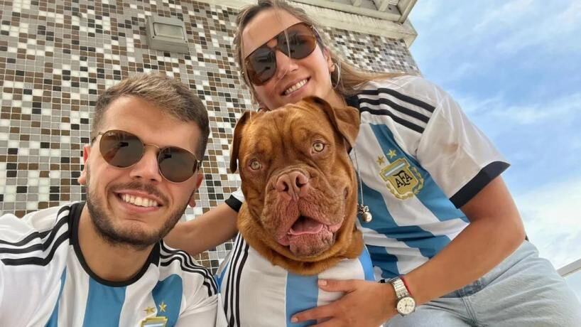 Victorio junto a su perro y su novia, Candelaria.