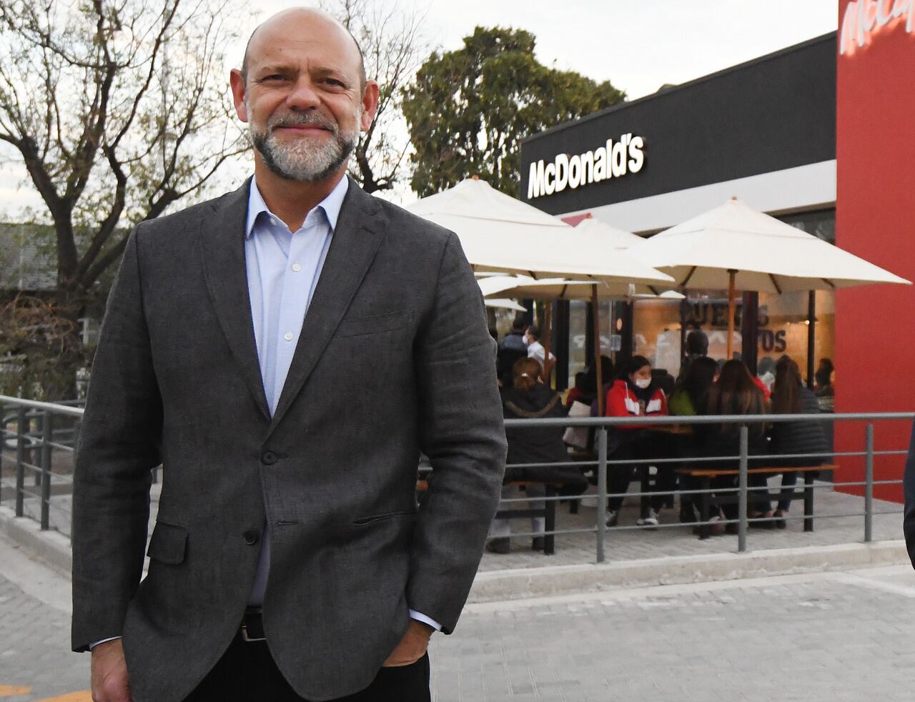 En el sector sur de la terminal de omnubus de Mendoza, se inauguró el local de comidas rápidas Mc Donald´s y auto Mac.
Luis Zambononi, titular de Arcos Mendocinos  (McDonald´s)
Foto: José Gutierrez / Los Andes  