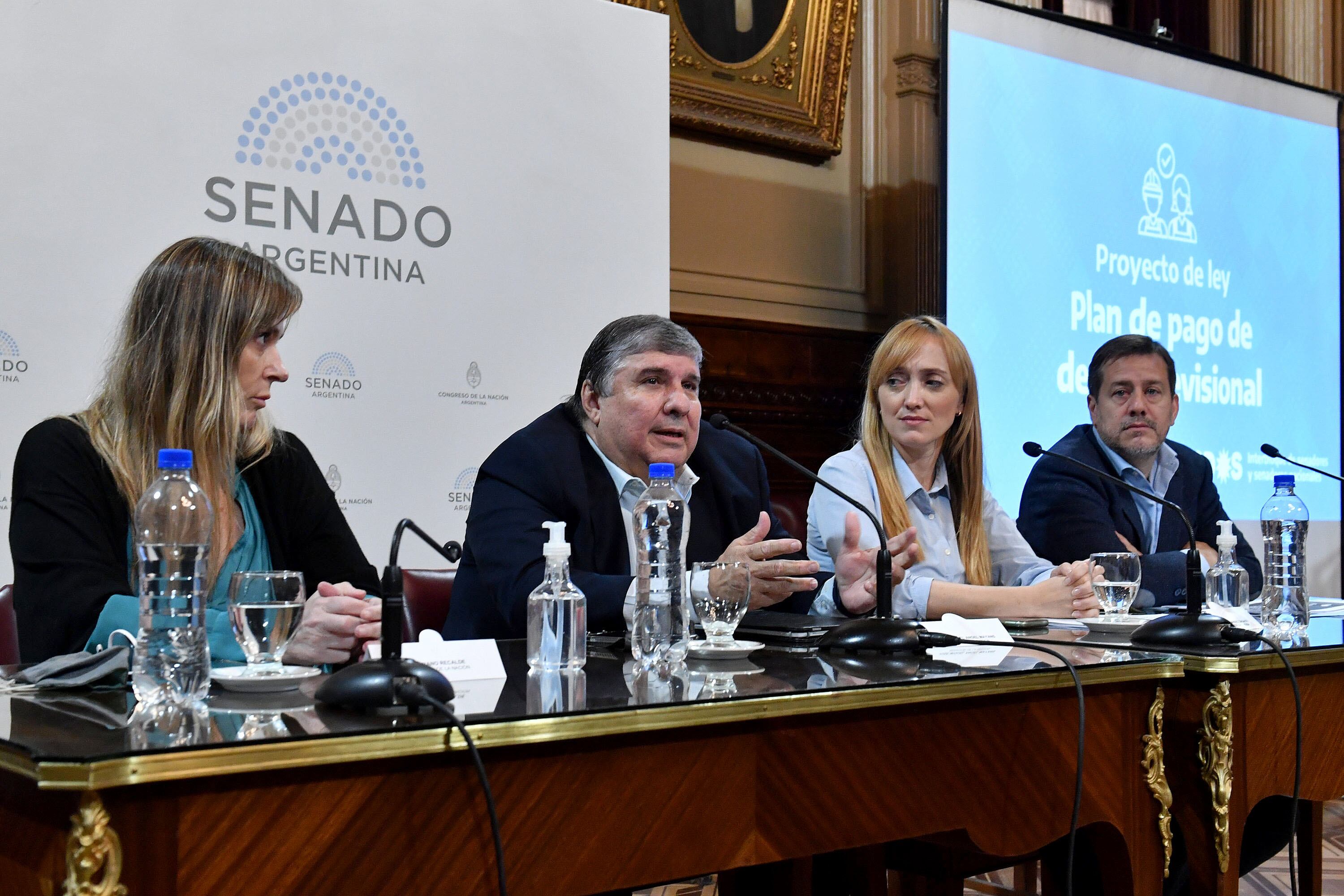 Conferencia de prensa del interbloque del Frente de Todos (FDT)  en la que presentó el Proyecto de Ley Pago Previsional, en el salón Illia del Senado de la Nación, el 6 de Mayo del 2022, en Buenos Aires; Argentina. (Fotos: Mario Mosca/ Comunicación Senado).