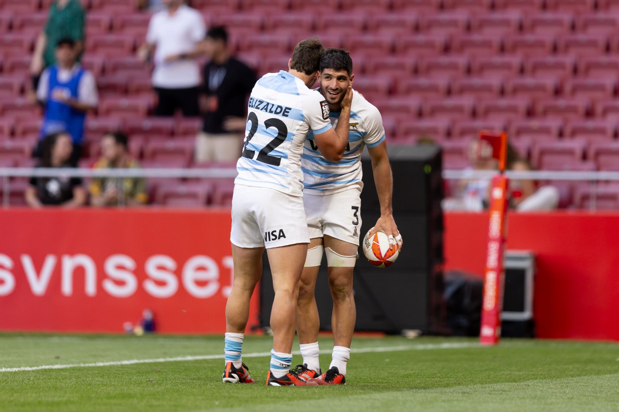 El festejo entre Schulz y Elizalde tras el try. Foto: Los Pumas 7s