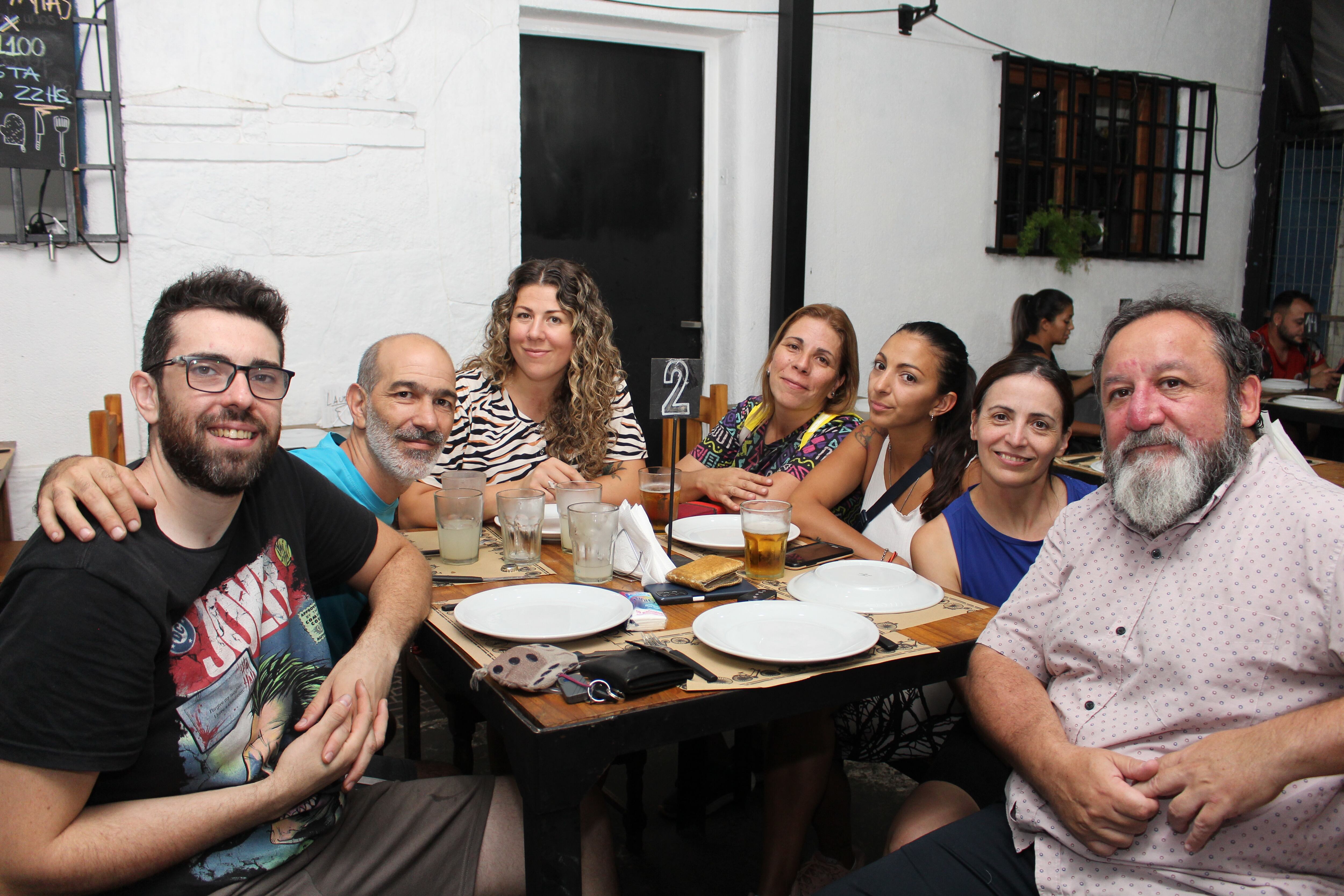 Gastón Ballestero, Federico Royer, Julieta Yazlli, Ángeles Paracchia, Yésica Rojo, Marina Gelvez y Fernando Rodríguez.