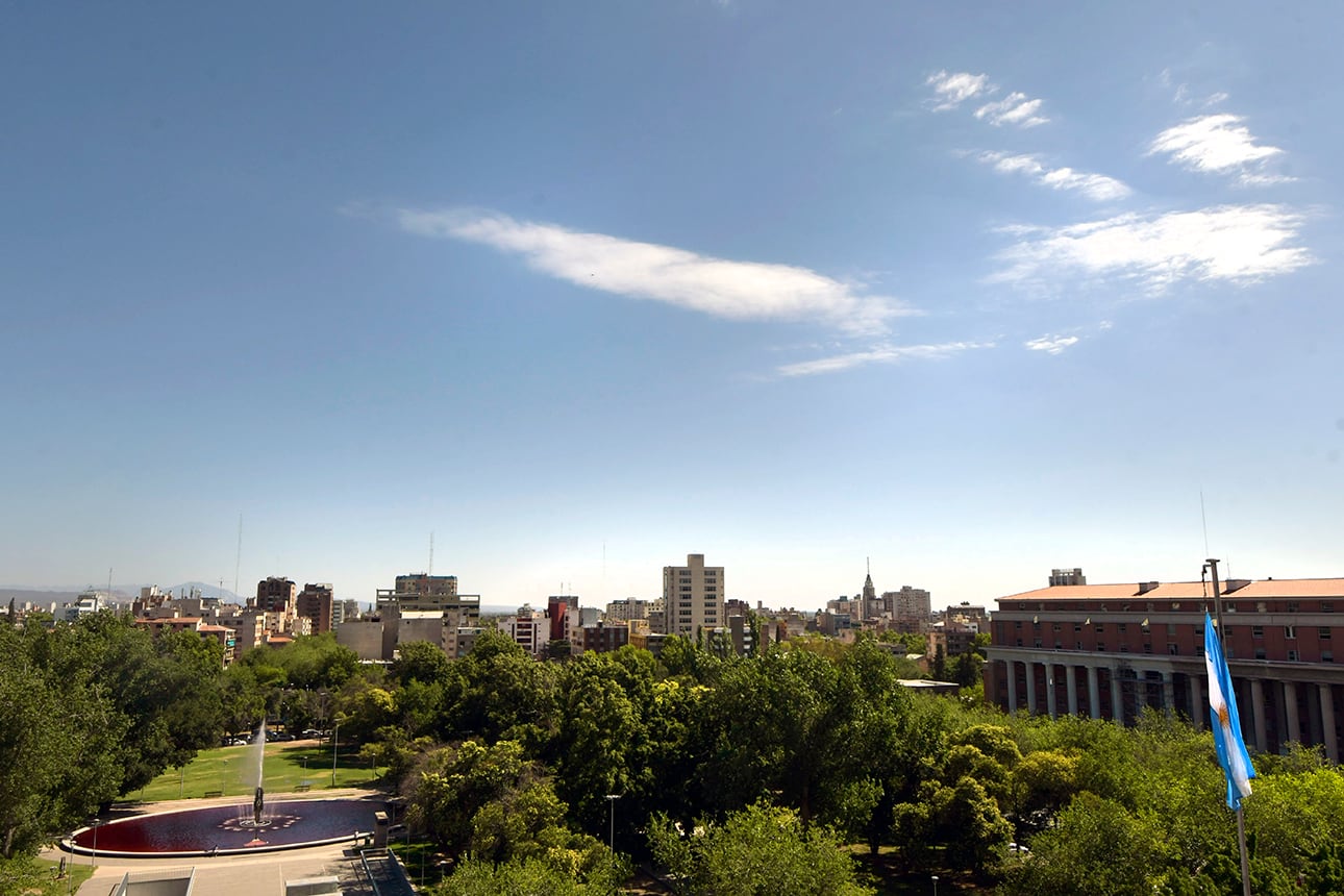 Mendoza y la ola de calor más larga de la historia: las máximas cercanas a 40°C se mantendrán una semana más. Foto: Orlando Pelichotti / Los Andes