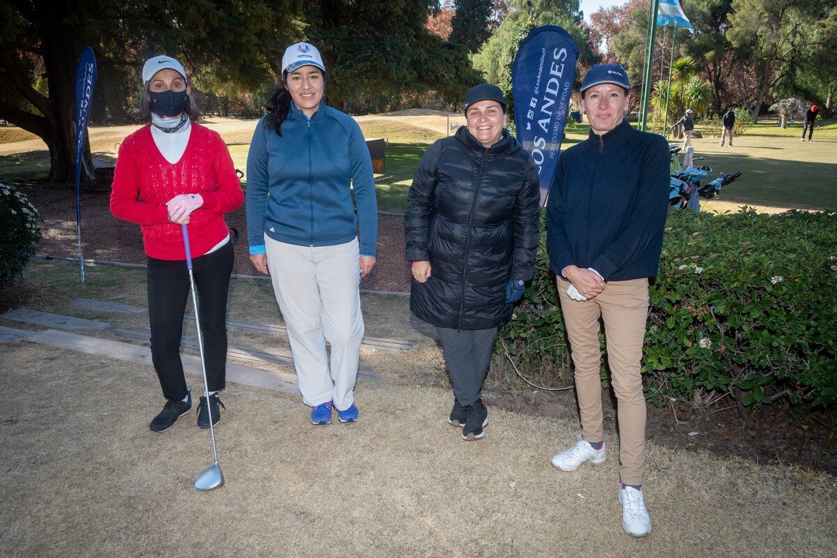 Ellas de izquierda a derecha: María Luz Yañez, Sofía Valadez, Eleonora Vicchi y Paula Cataño. 

Foto: Ignacio Blanco / Los Andes