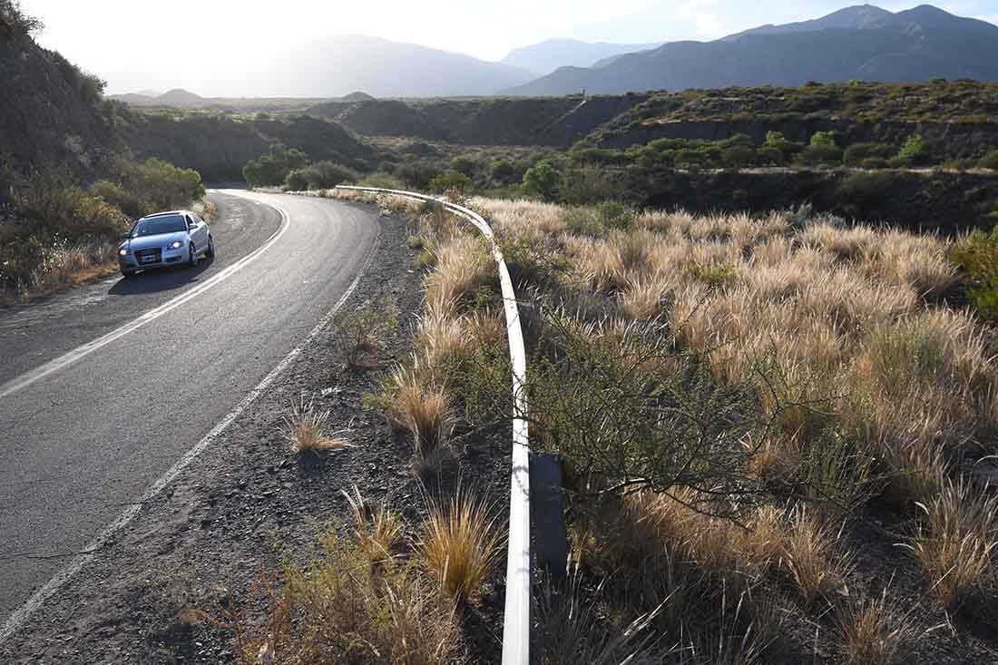 Arreglarán la ruta provincial 99 circuito Papagallos, donde tambien erradicarán un asentamiento que está al costado de la ruta.

Foto:José Gutierrez / Los Andes  