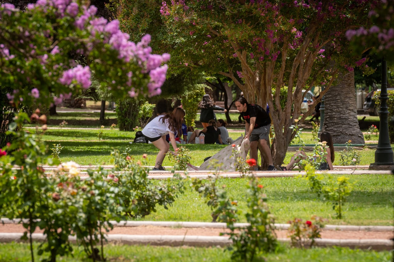 Parque General San Martín. El fin de semana será ideal para disfrutar al aire libre.

Foto Ignacio Blanco / Los Andes 