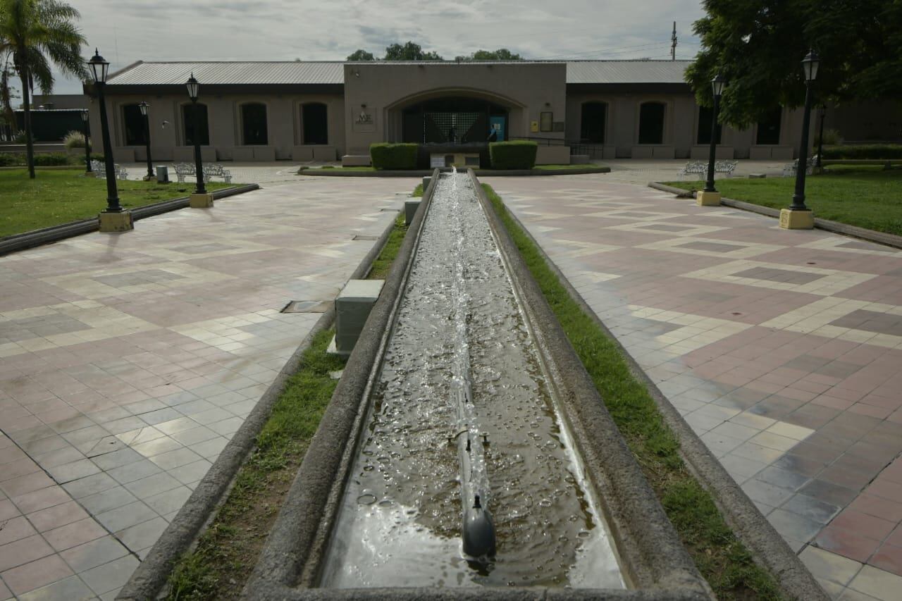 MENDOZA ANTIGUA. ESTA ERA LA VISTA MÁS RECONOCIDA DE LA CIUDAD Y FUE TOMADA DESDE EL CABILDO DE LA PLAZA PRINCIPAL.
 Orlando Pelichotti / Los Andes