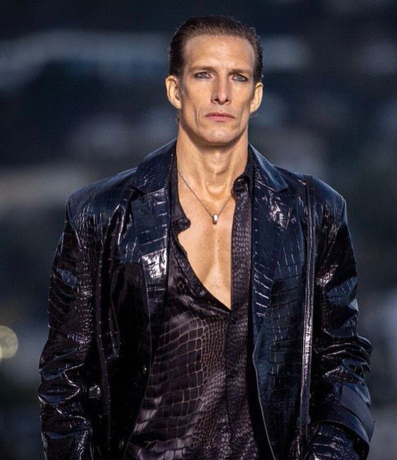 Iván de Pineda para Versace