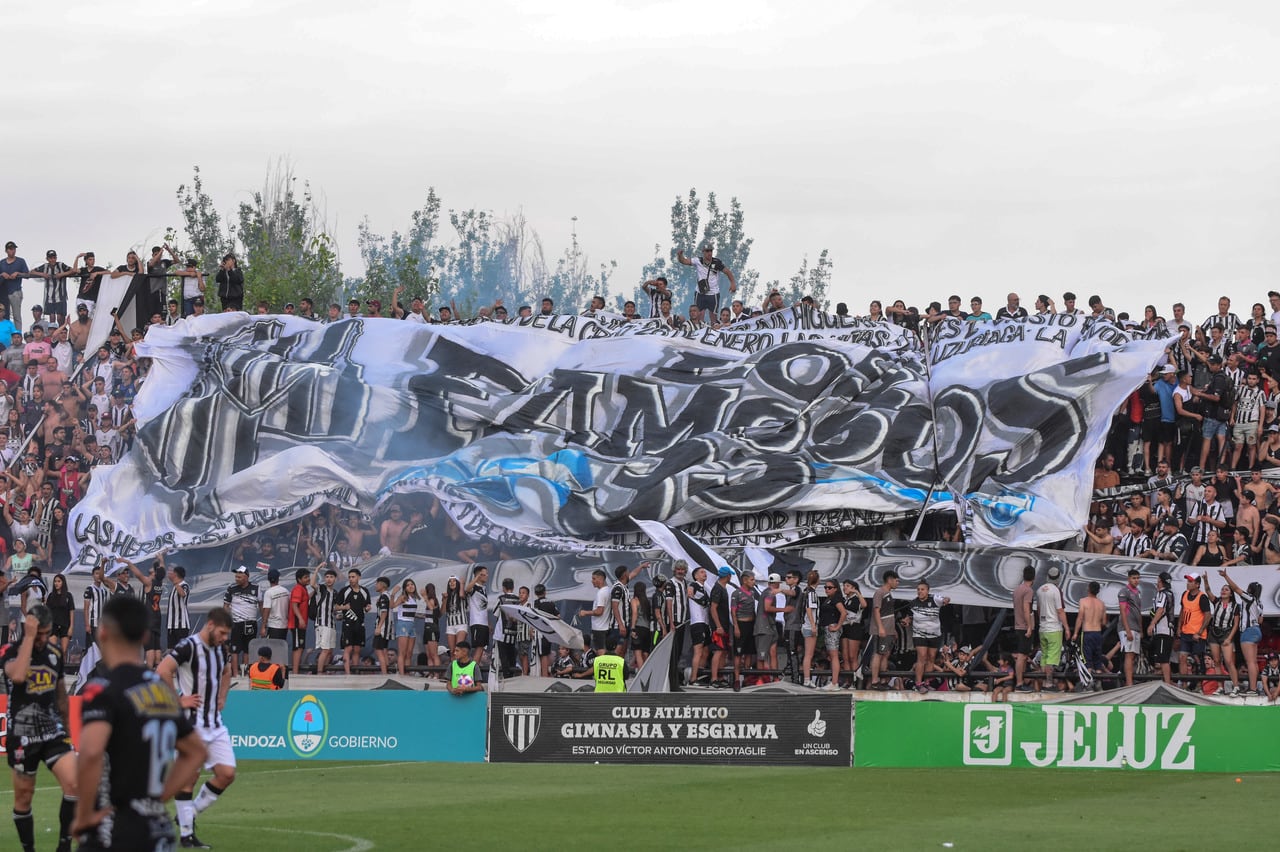 Gimnasia volvió a perder ante Estudiantes de Caseros y se despidió del sueño del ascenso a Primera. Reducido Primera Nacional

Foto: Mariana Villa / Los Andes