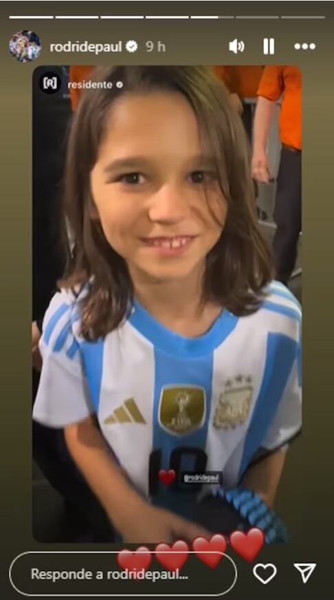 De Paul le dio su camiseta al hijo de Residente