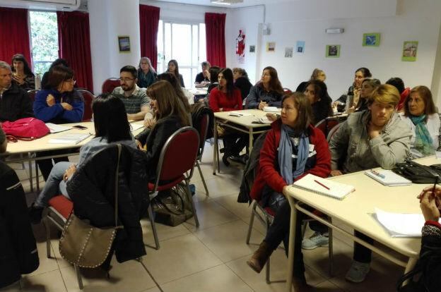 Esta edición tendrá como particularidad que se propone una participación más amplia y lograr que los cometidos que los temas que allí se debatan lleguen a las escuelas para ser elaborados y adaptados a sus propios contextos. Justamente, la intención de la DGE es que sean sustento de las próximas jornadas institucionales que se harán el 21 de septiembre. 