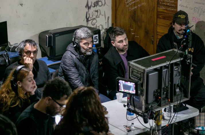 El intendente de Ciudad de Mendoza, Ulpiano Suárez, conociendo desde adentro el rodaje. 