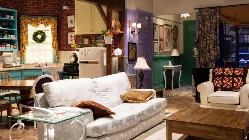 Conocé la experiencia que te permite dormir en el departamento de Monica y Rachel de "Friends"