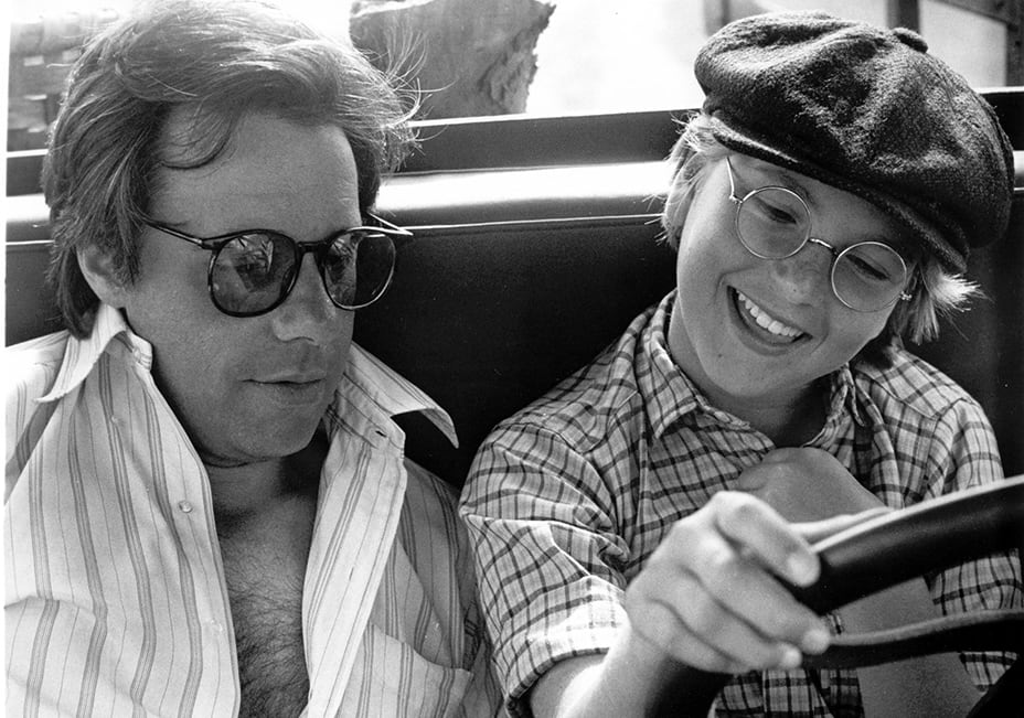 Peter Bogdanovich junto a Tatum O'Neal, la hija del actor Ryan O'Neal, que ganó un Oscar a los 10 años por la película "Paper Moon".