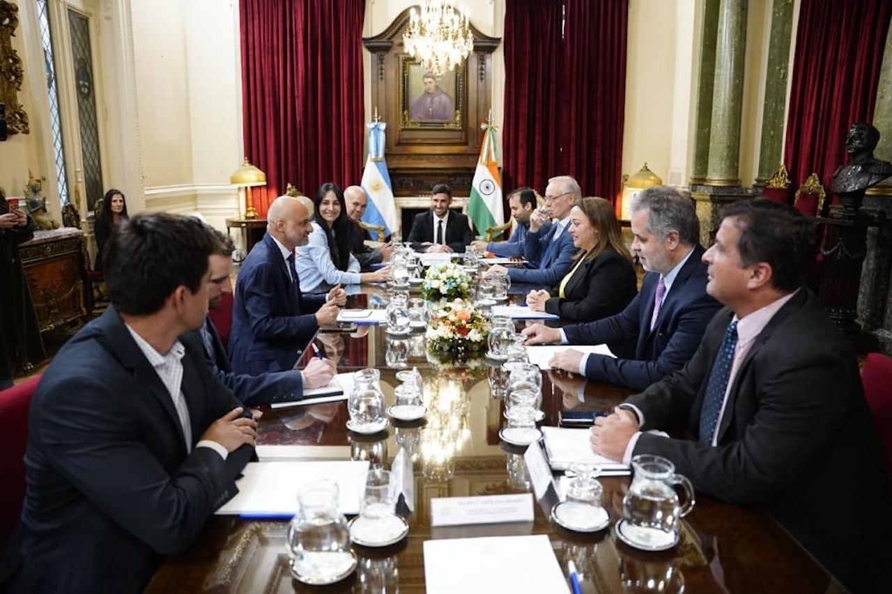 La presidenta de la Cámara de Diputados, Cecilia Moreau, recibió en el Congreso al embajador de India en la Argentina