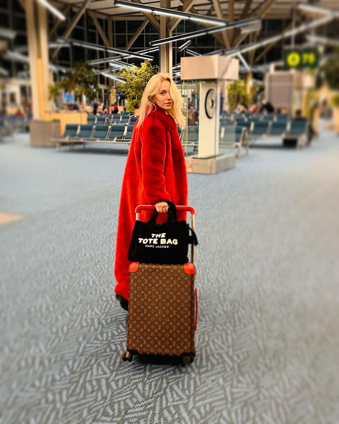 Luisana Lopilato en el París Fashion Week.