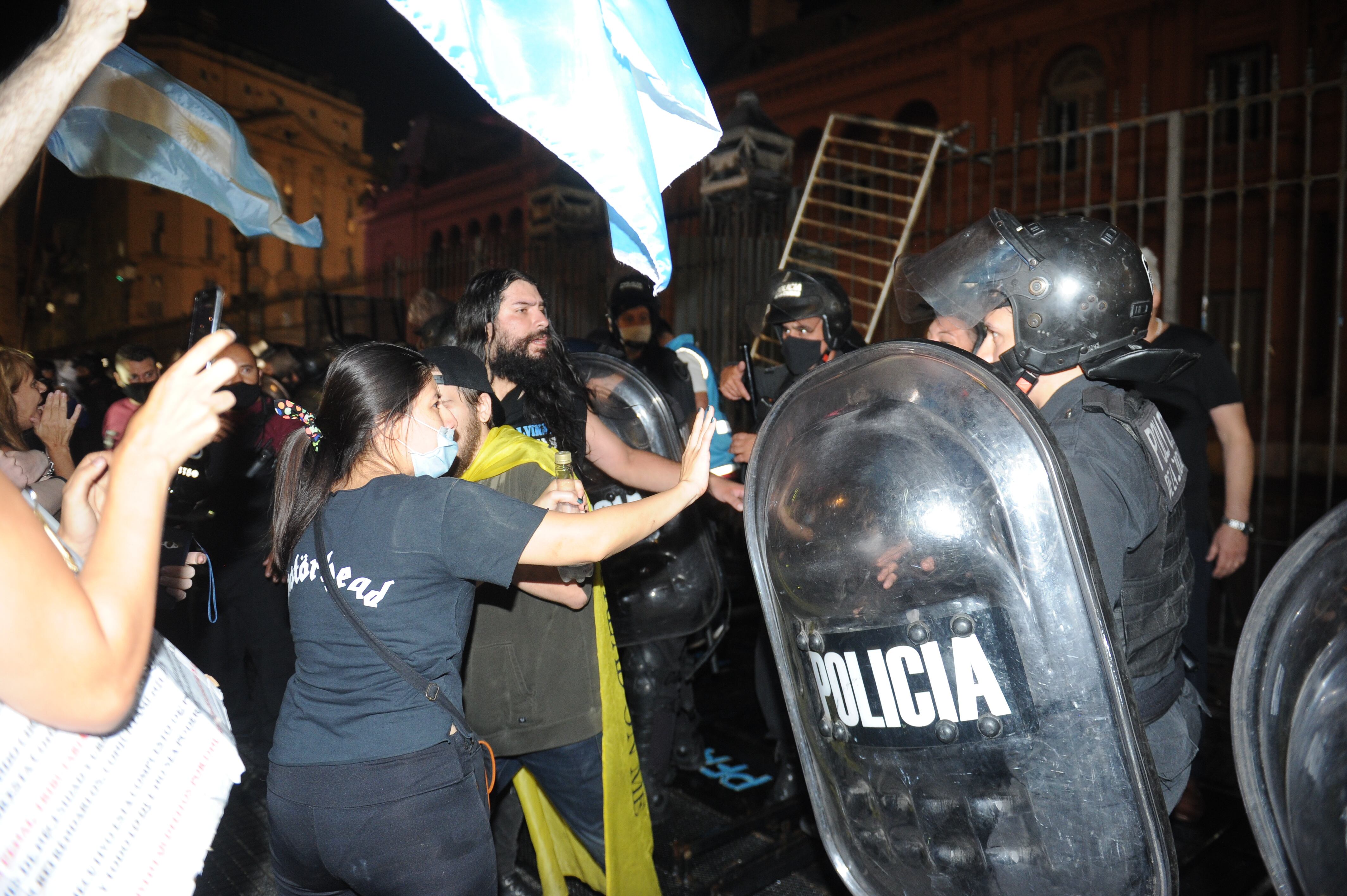 Manifestación en Plaza de Mayo contra de las medidas  tomadas por el presidente Alberto Fernández a raíz del aumento de casos de Covid 19.
Fotos clarin