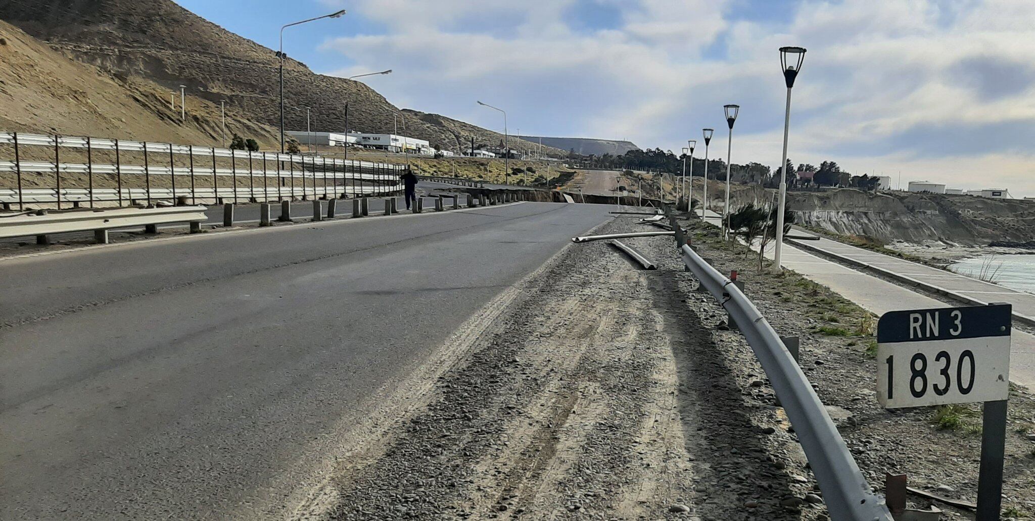 Impresionante colapso de la ruta 3 en Comodoro Rivadavia: desvíos y demoras de hasta cinco horas, Foto: Twitter / @Marceyap.