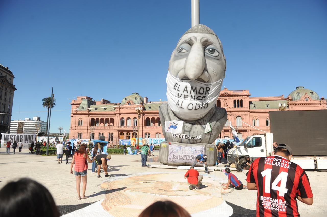 Simpatizantes homenajearon al expresidente Néstor Kirchner, a diez años de su muerte.