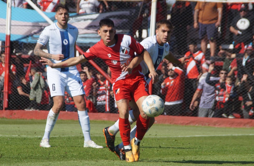 Misael Sosa convirtió un golazo de tiro libre y sumó su octavo festejo en Maipú, que lo convierten en el goleador del equipo.