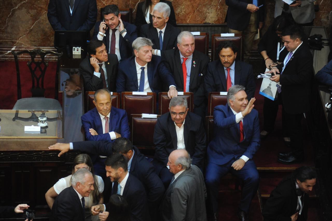 Martín Llaryora y los gobernadores presentes en la apertura de sesiones ordinarias. (Federico López Claro / La Voz)