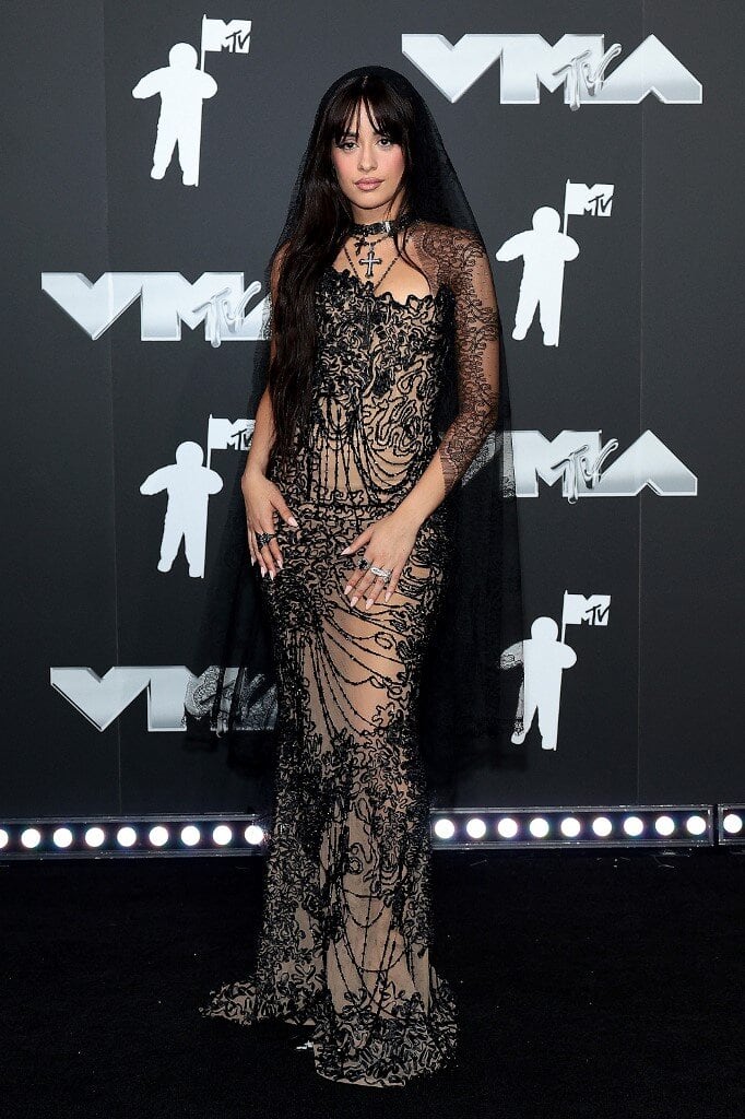 Camila Cabello, en Tony Ward.