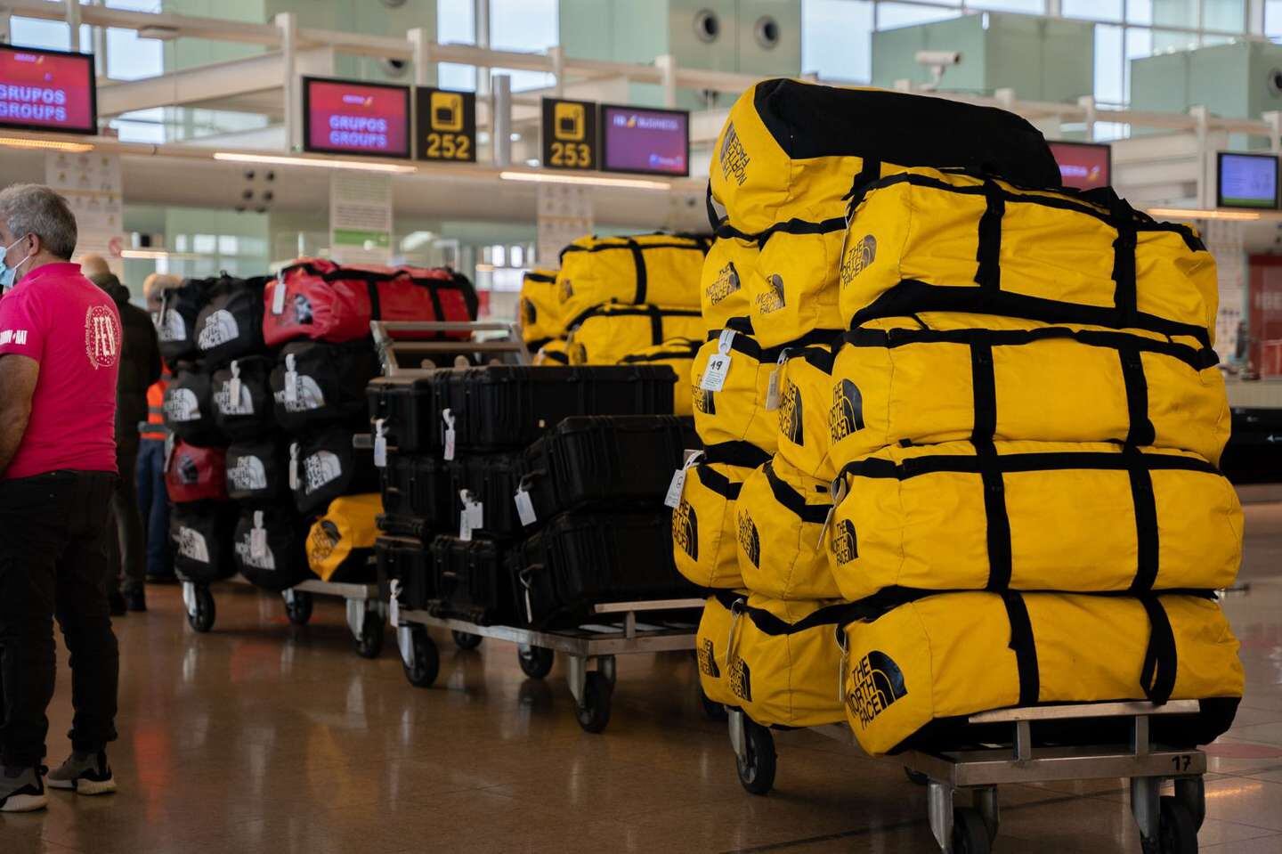 La compañía aérea Iberia transportó el material sanitario necesario para la expedición médica.