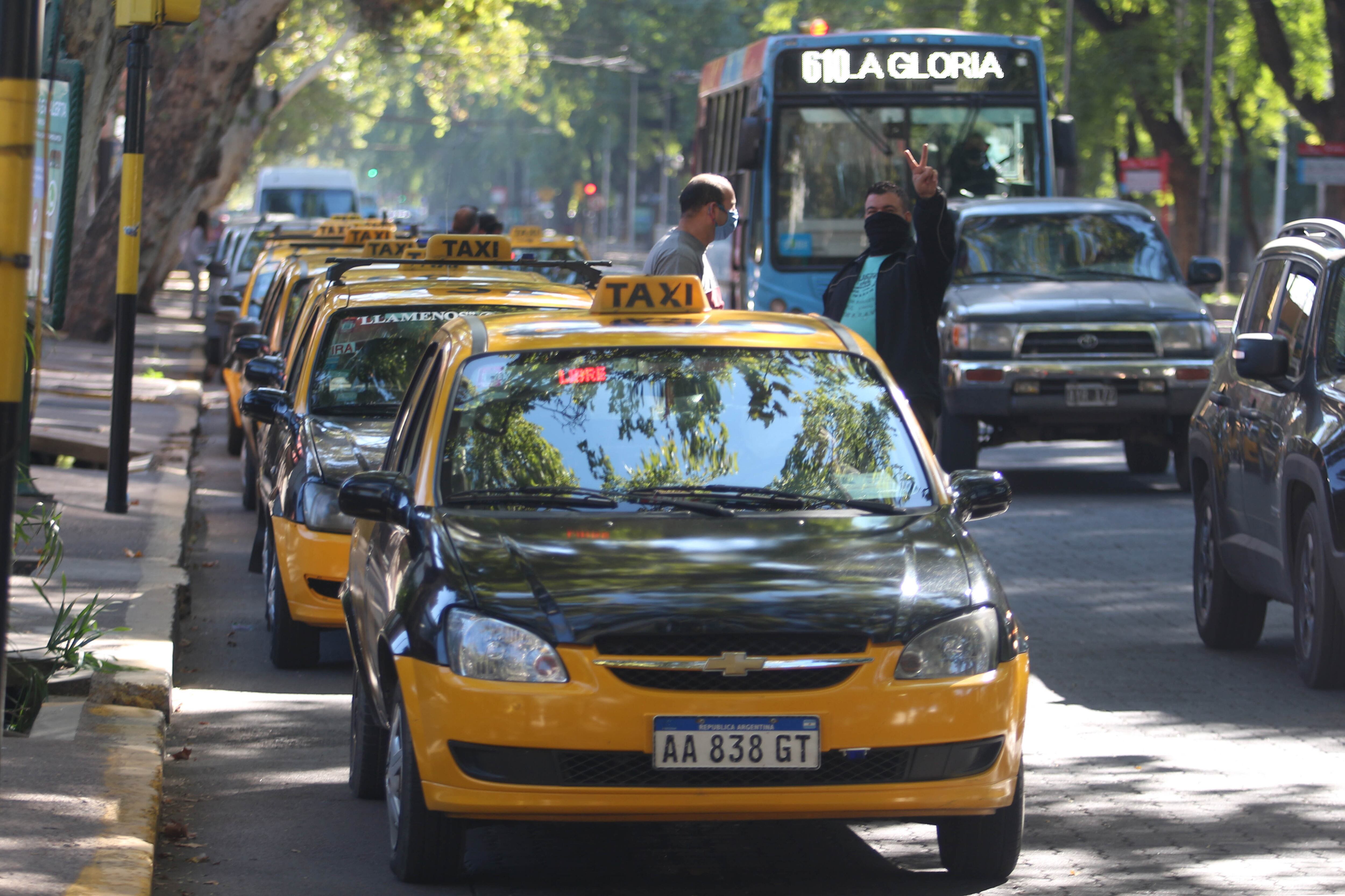 Para Aprotam, hay cerca de 4.000 "taxis truchos" circulando en Mendoza -Foto: Nicolás Rios / Los Andes