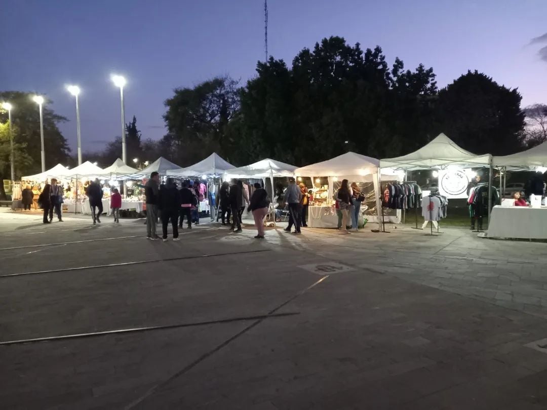 La Feria Diseño Libre en el reloj del Parque Central.