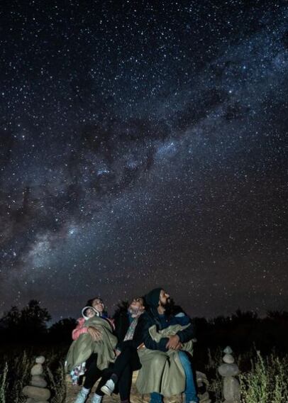 Son mendocinos, viven en América del Norte y “pausaron” todo para recorrer el continente en una casa rodante. Foto: Instagram @persiguiendocaminos