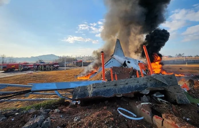 Un avión se estrelló en Corea del Sur: 179 muertos y dos sobrevivientes. (Medio local Khan.co)