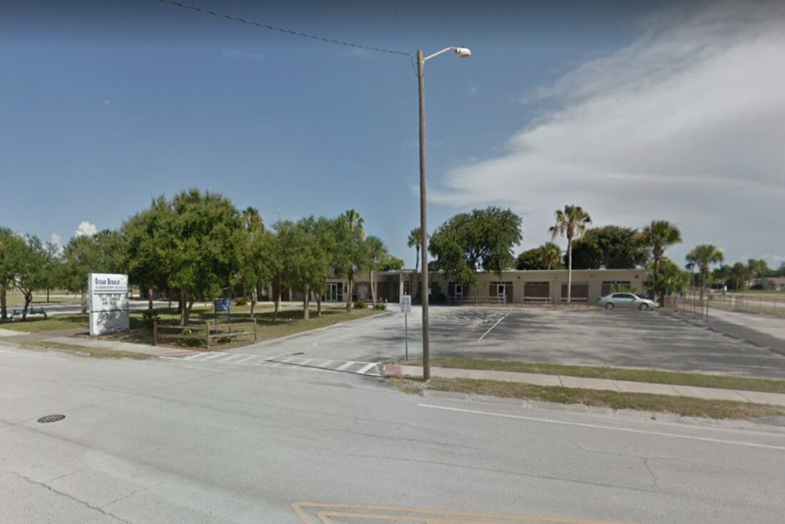 Escuela Primaria Ocean Breeze (Florida, EEUU) /Google Maps