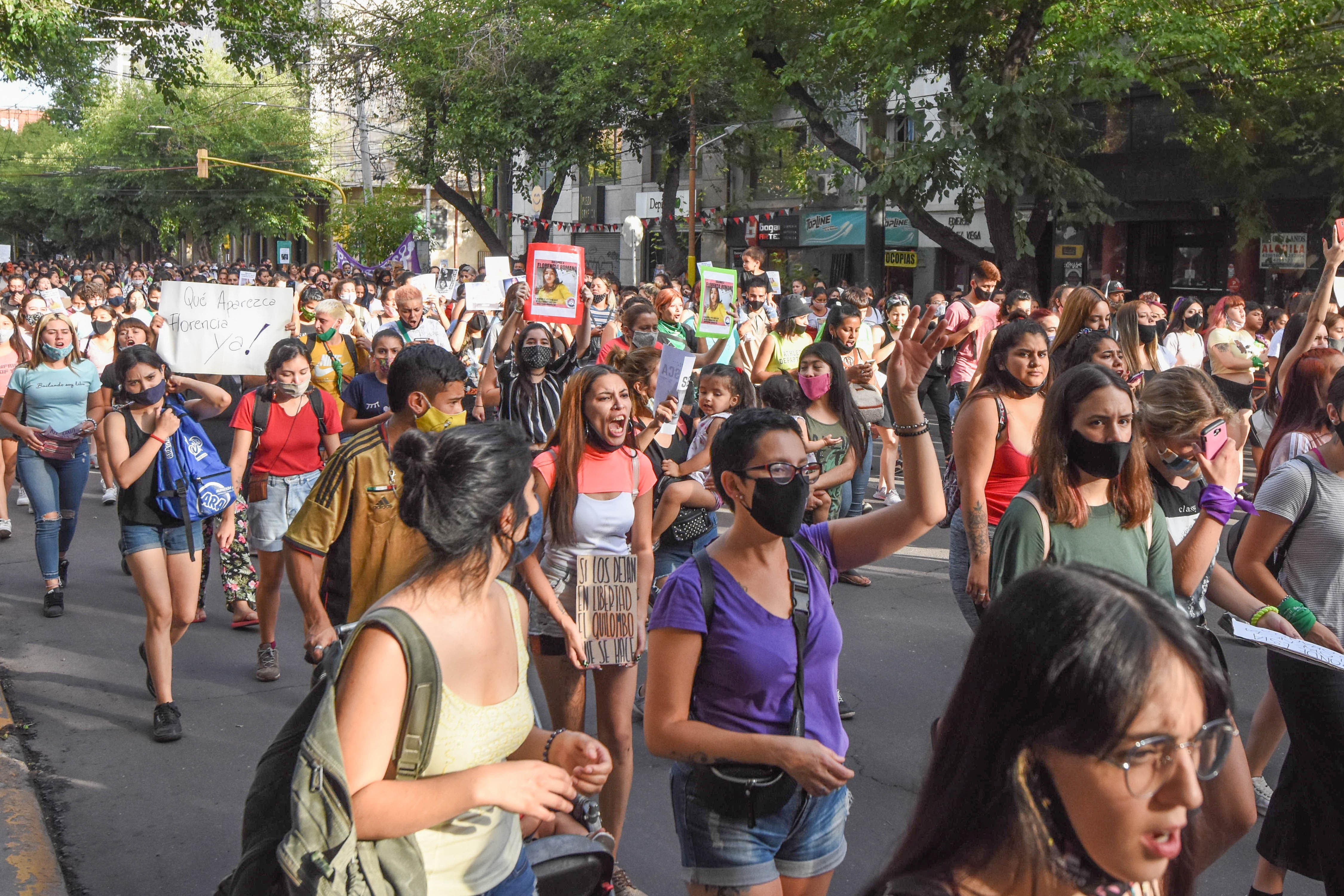 Cientos de mujeres pidieron por la aparición de Florencia y volvieron a exigir: "Dejen de matarnos".