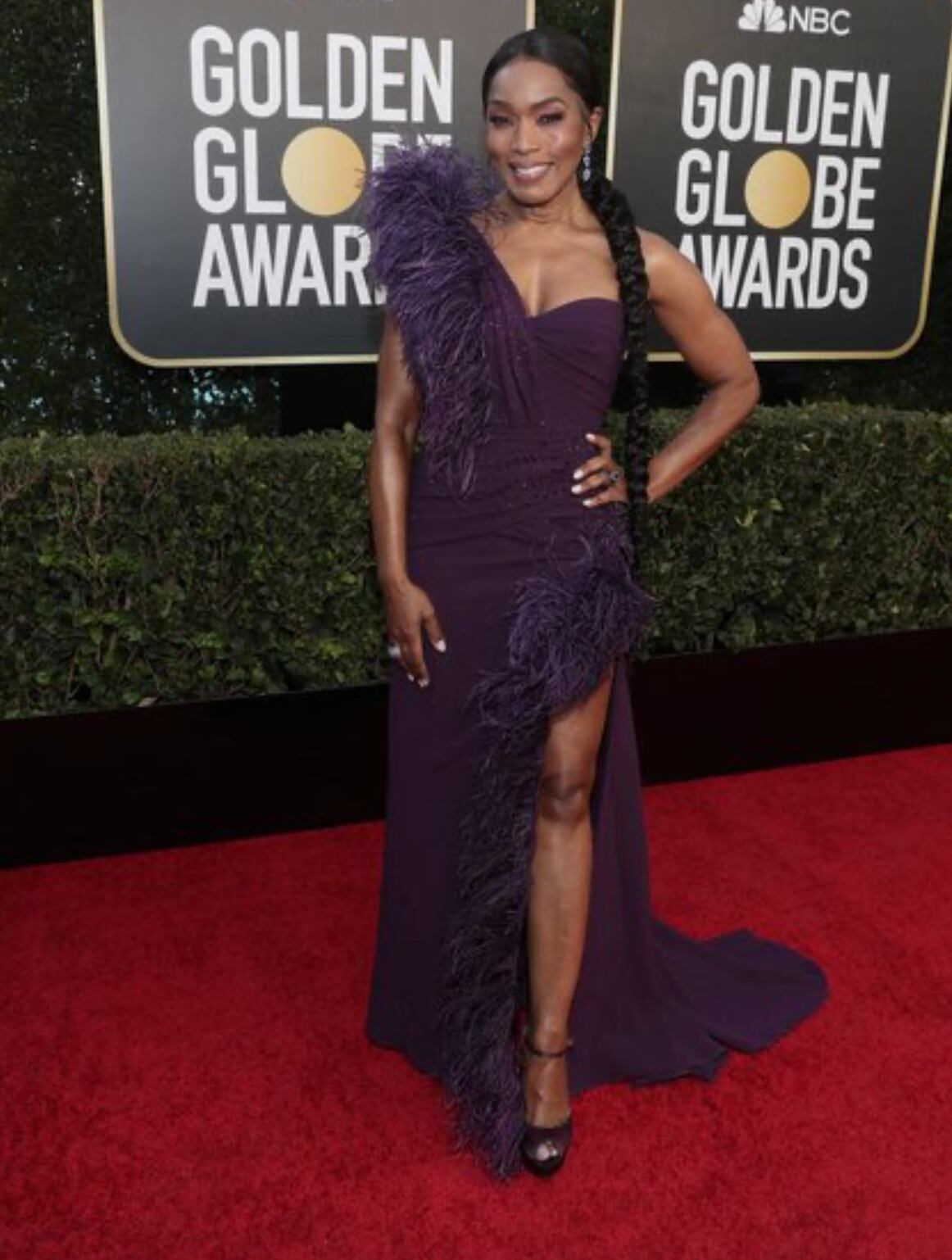 Angela Bassett con diseño de Dolce & Gabbana.