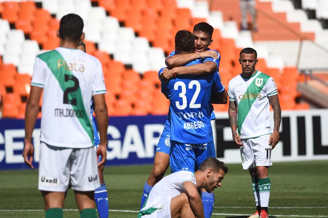 Festejo del primer gol de Godoy Cruz.
Foto: José Gutierrez.