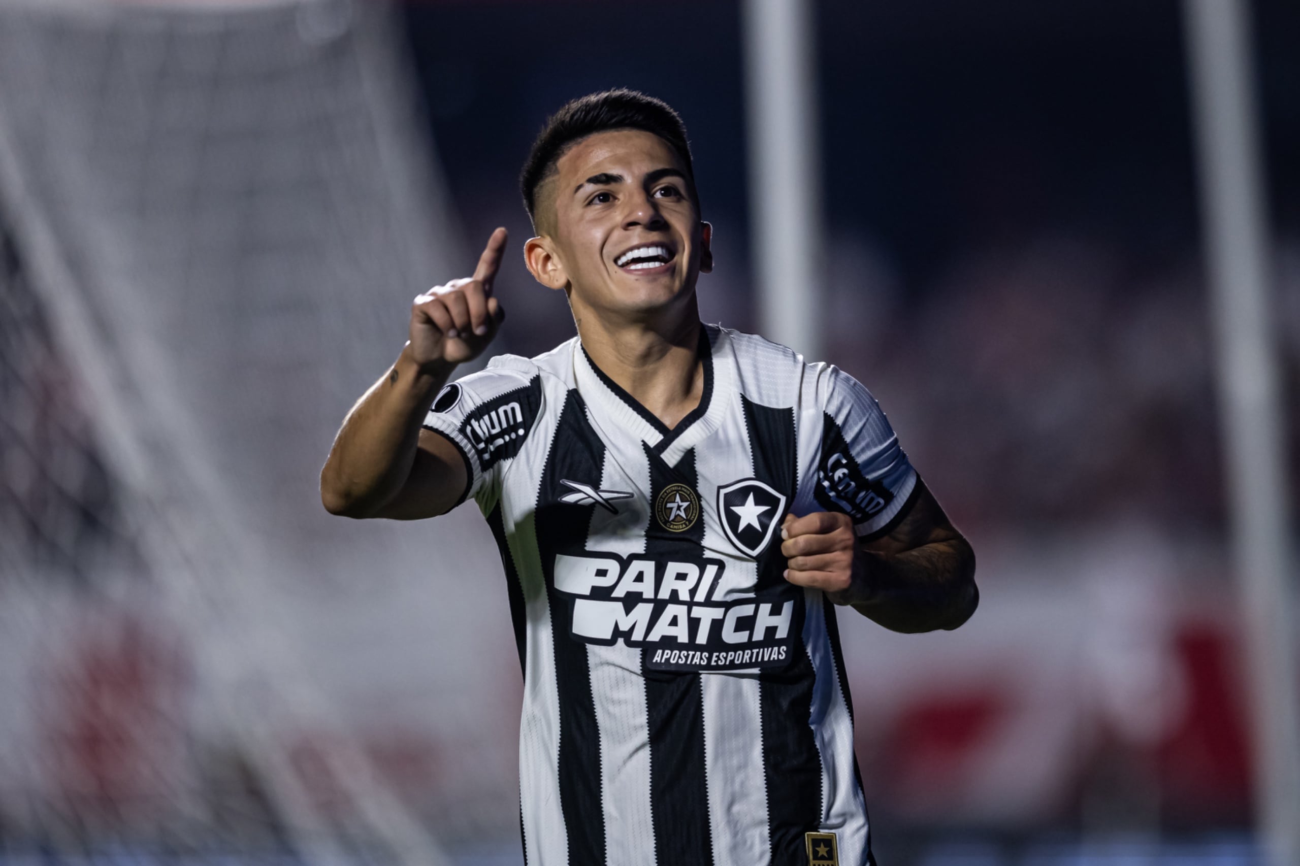 Thiago Almada salió del Botafogo, dejando un vacío en la mitad de cancha que podría llenar Iker Muniain. /Foto: CONMEBOL