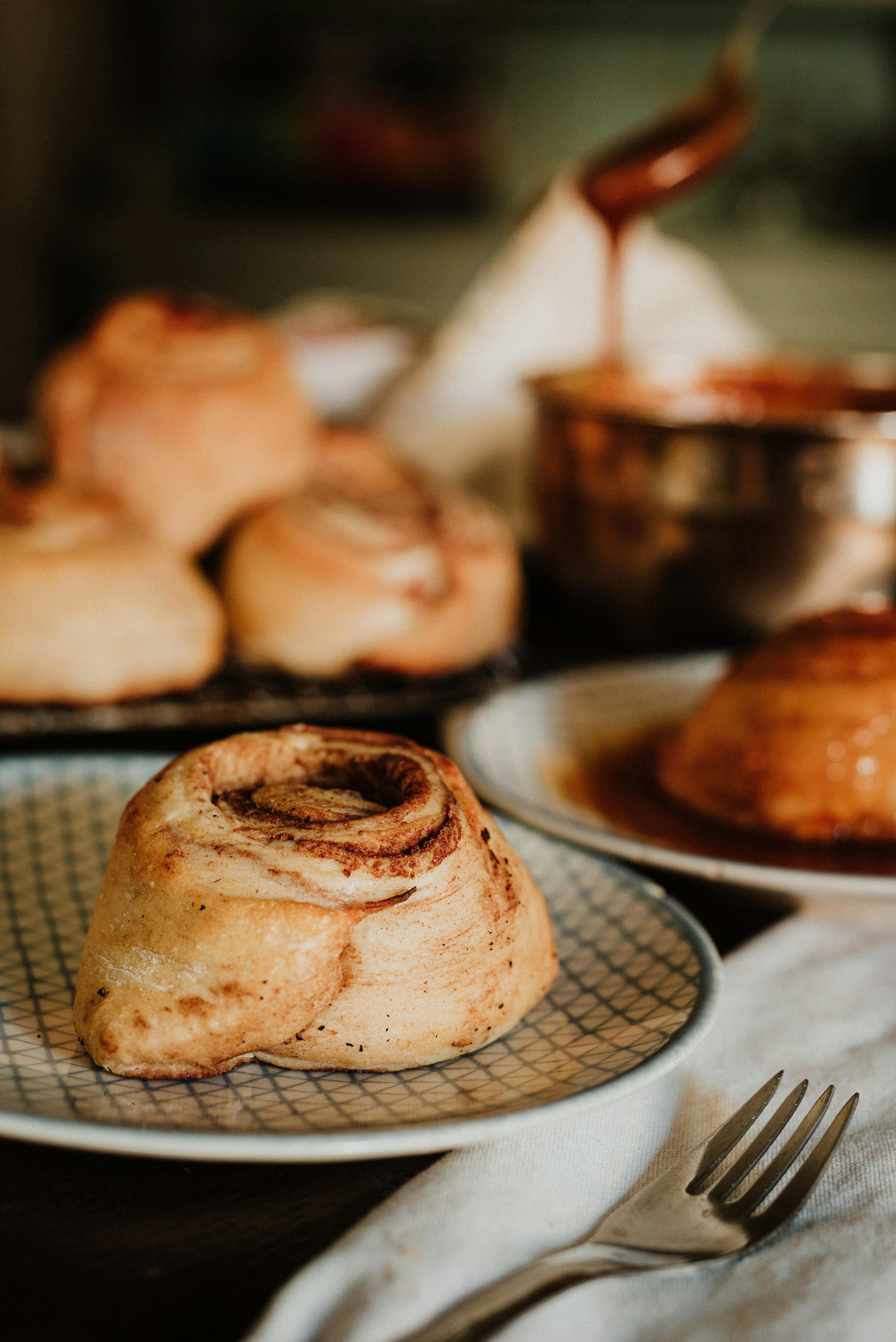 Cinnamon rolls o rollos de canela. Gentileza.