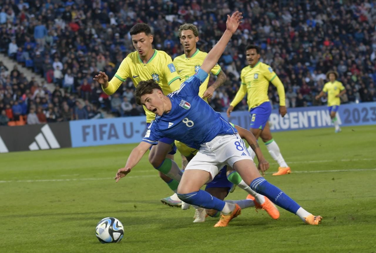 El plato fuerte de la primera jornada del Mundial SUB 20 en Mendoza fue Italia vs. Brasil. Partidazo. / Orlando Pelichotti (Los Andes).