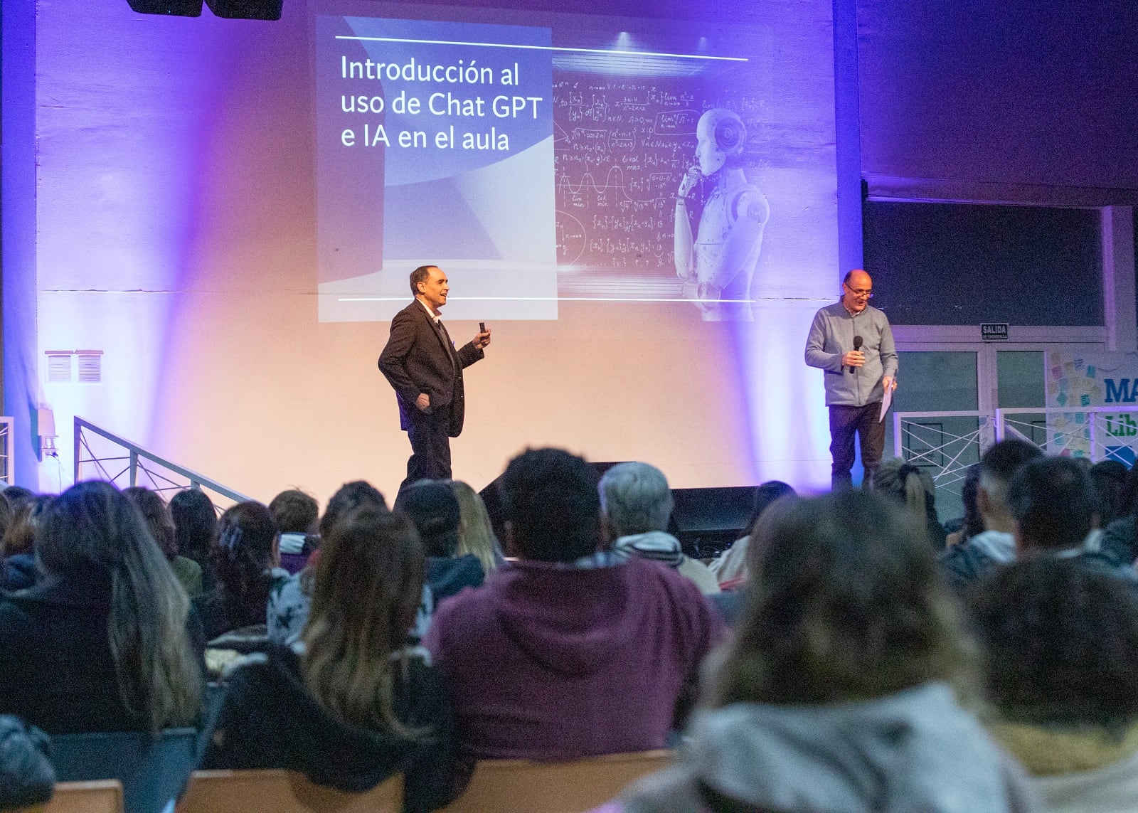 También se dictan cursos y capacitaciones en el auditorio.