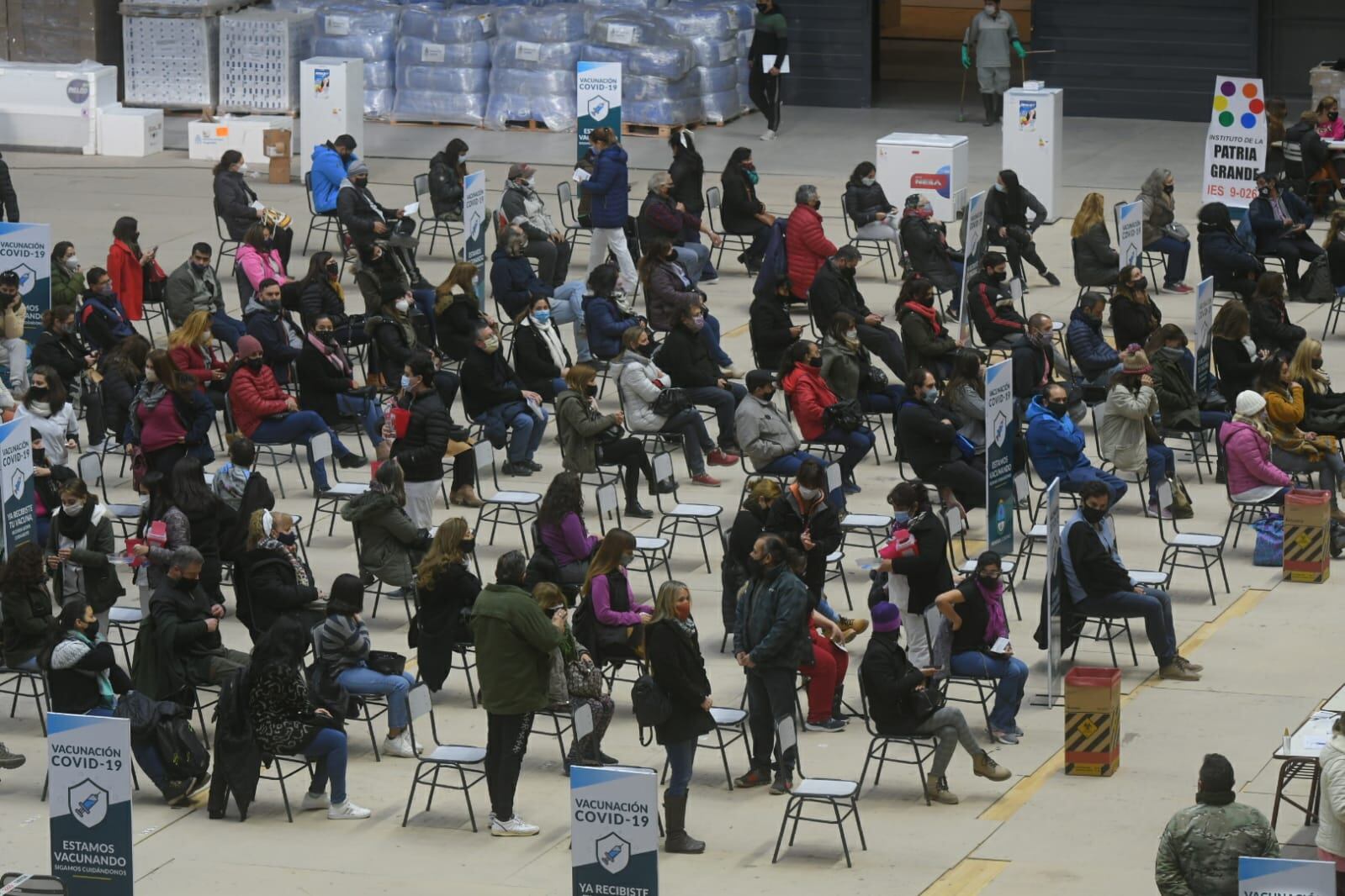 Para la primera jornada de vacunación con segunda dosis a docentes y celadores se esperaban más de 6.500 a lo largo del viernes.