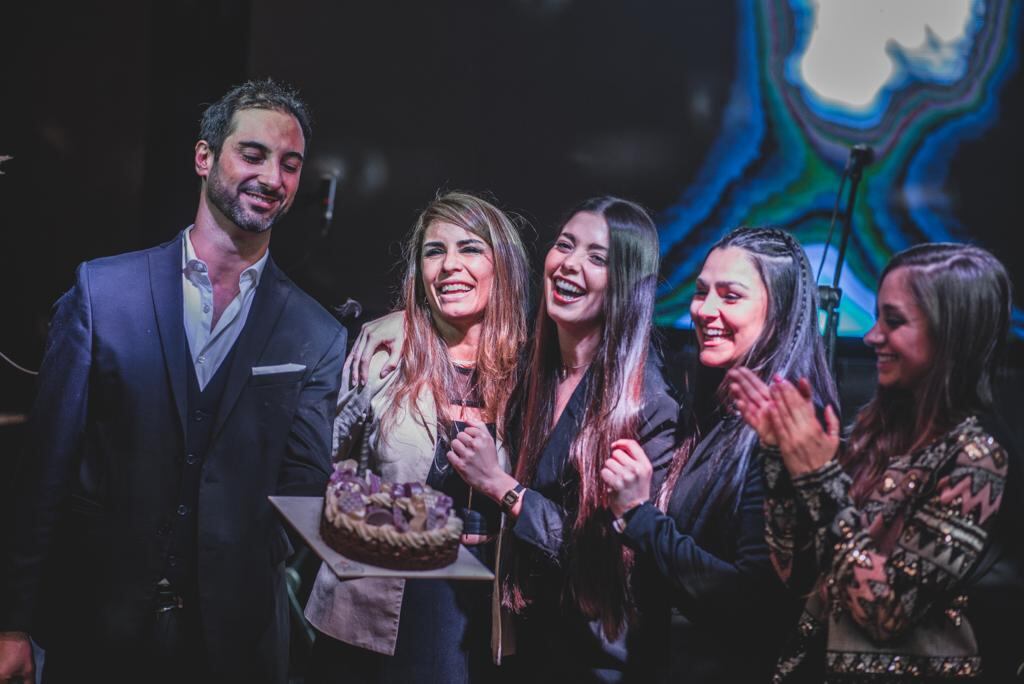 Néstor Arraes junto a su equipo de trabajo en el evento de AN Cirugía Plástica. Fotos: @ferfex