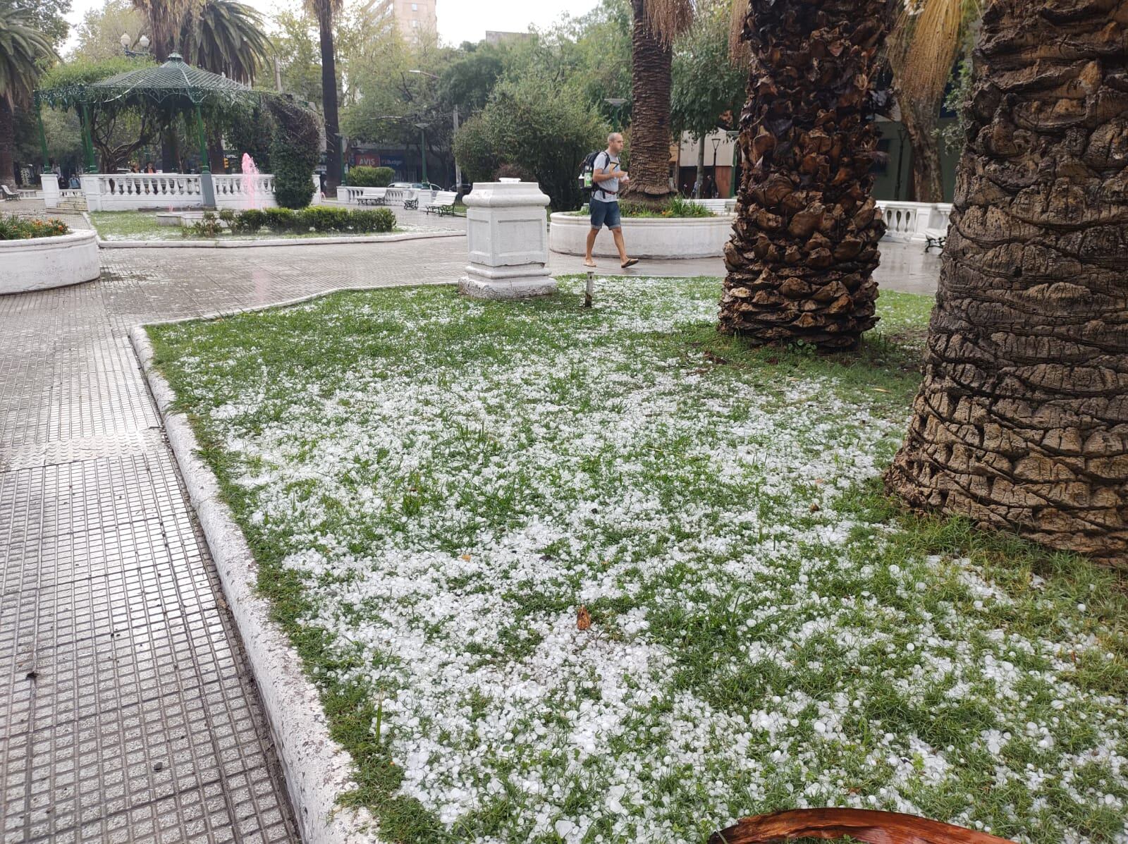 Las calles de Ciudad tras la fuerte tormenta de granizo.