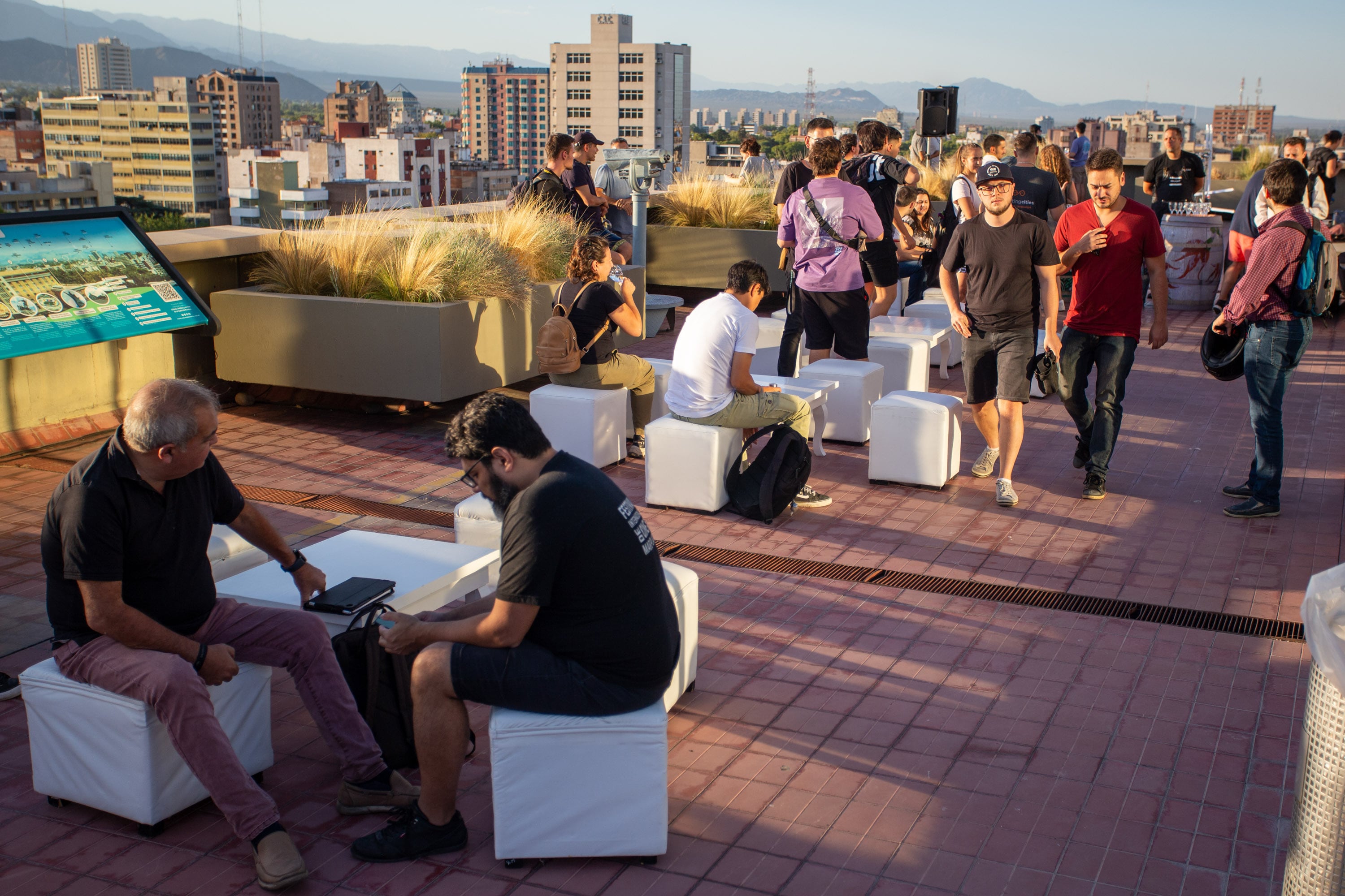 La Ciudad de Mendoza espera con los brazos abiertos a miles de turistas este doble fin de semana XXL