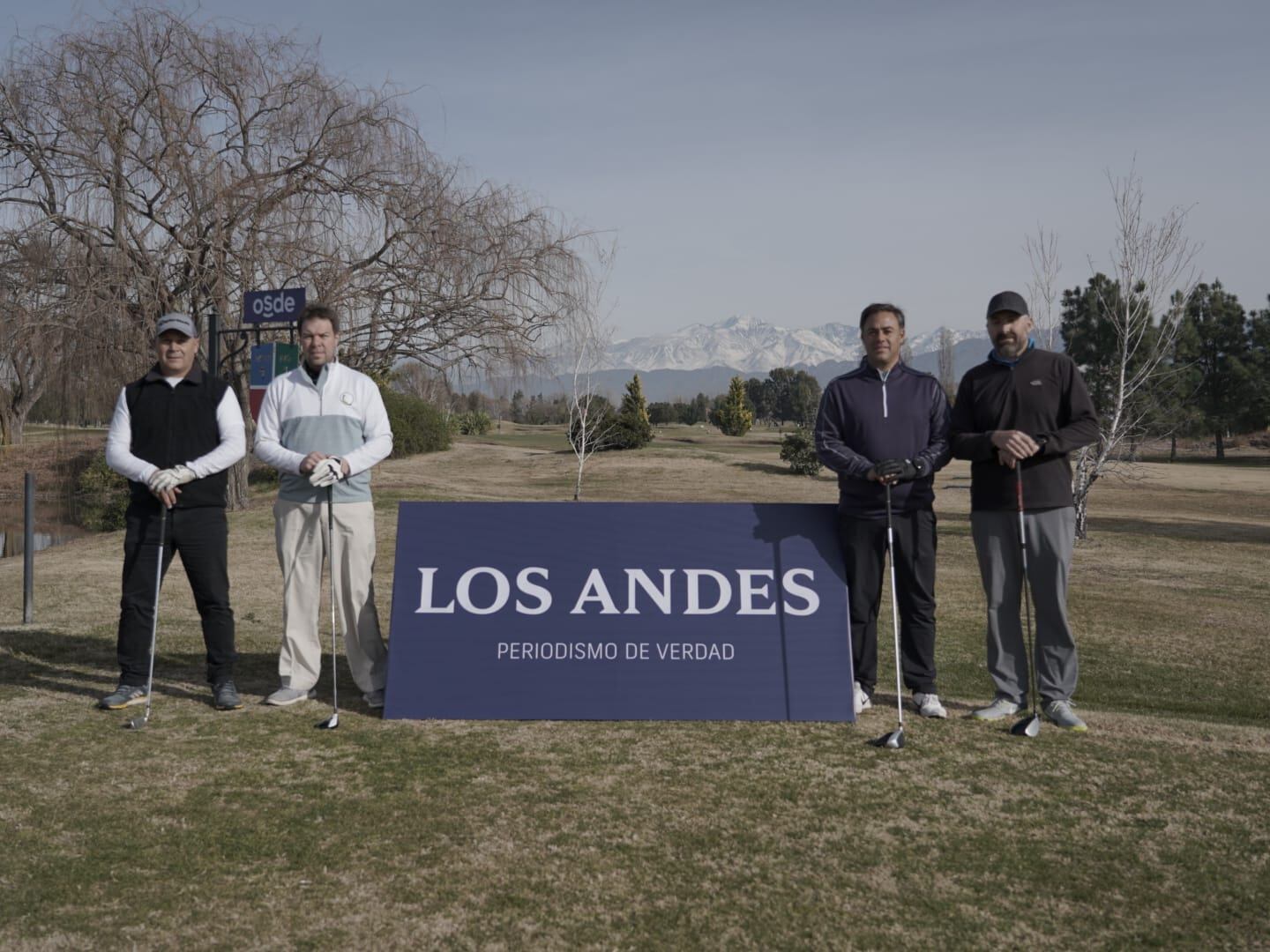 Amigos golfistas posaron para Los Andes