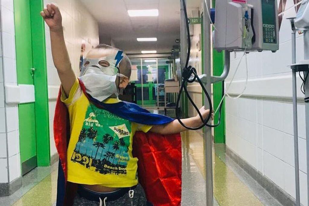 Santi, el pequeño guerrero de Río Primero que impulsó la lucha por la Ley de Oncopediatría. (Gentileza la Voz)