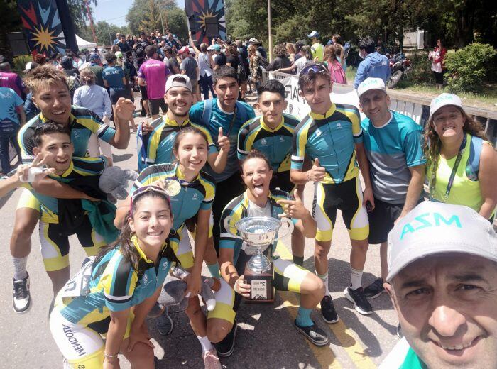 Equipo de ciclistas mendocinos. /Gentileza